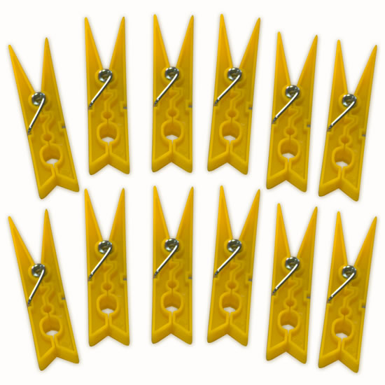 Capa dúzia de prendedores de roupas amarelo